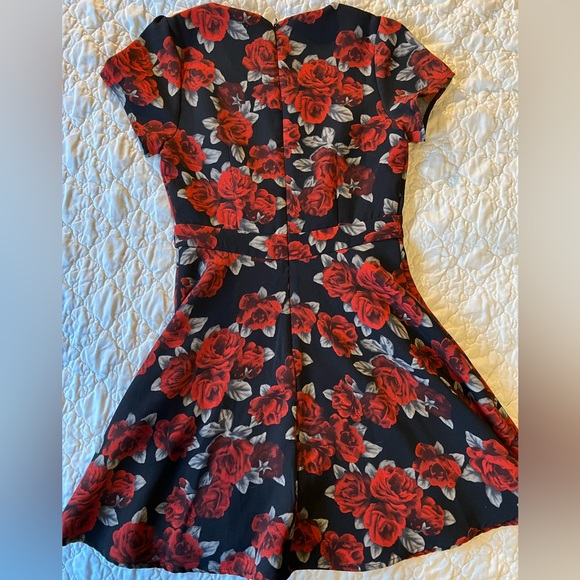 Forever 21 Roses Dress - Picture 7 of 7